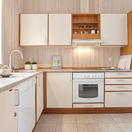 3 Bedroom Lovely In Juelsminde Holiday home *